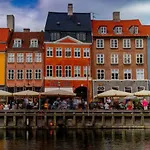 Location - Steps From Tivoli & Nyhavn Apartament *