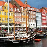 Location - Steps From Tivoli & Nyhavn Apartament Kopenhaga