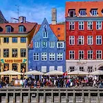 Апартаменты Location - Steps From Tivoli & Nyhavn *