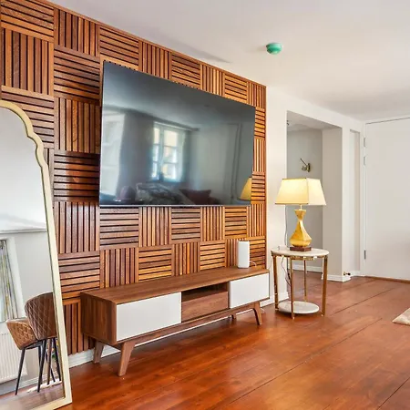 Location - Steps From Tivoli & Nyhavn דירה קופנהגן