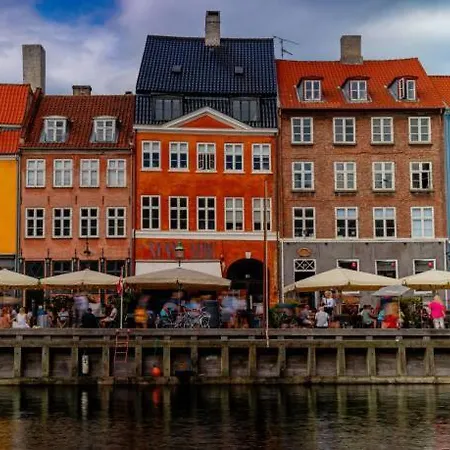 Location - Steps From Tivoli & Nyhavn דירה *