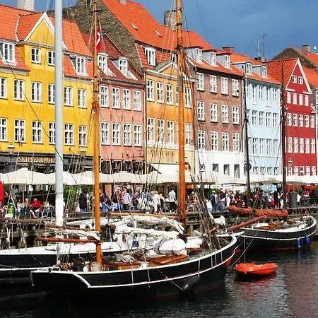 Location - Steps From Tivoli & Nyhavn דירה קופנהגן