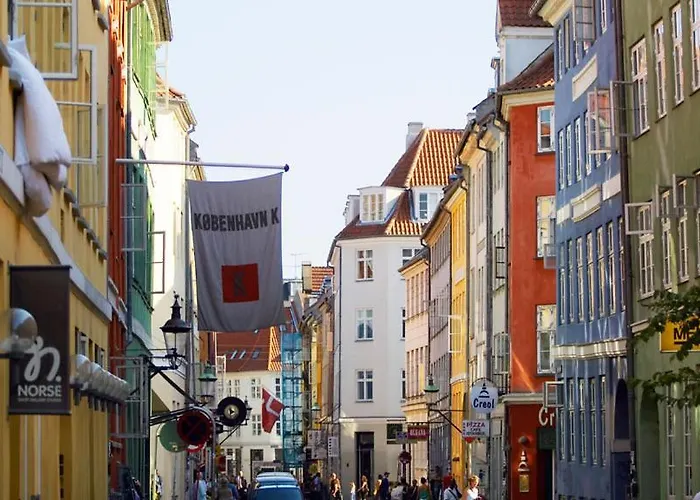 Location - Steps From Tivoli & Nyhavn Копенгаген