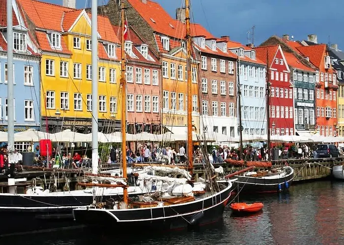 Location - Steps From Tivoli & Nyhavn Apartament Kopenhaga