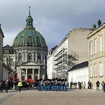 Location - Steps From Tivoli & Nyhavn Appartement Kopenhagen